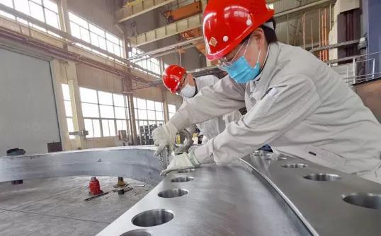 洛陽軸承 全球港口機械巨擘的“關節(jié)”守護者——海洋工程軸承的制造與建筑工程機械的深度融合